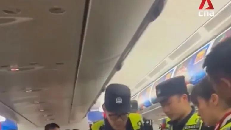 从打电话到被请下飞机：一场失控的情绪，毁了所有人的行程