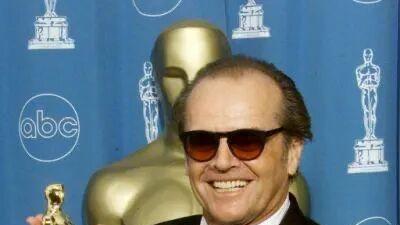 他被隐瞒身世 37 年，跑龙套 10 年，却活成好莱坞永远的神