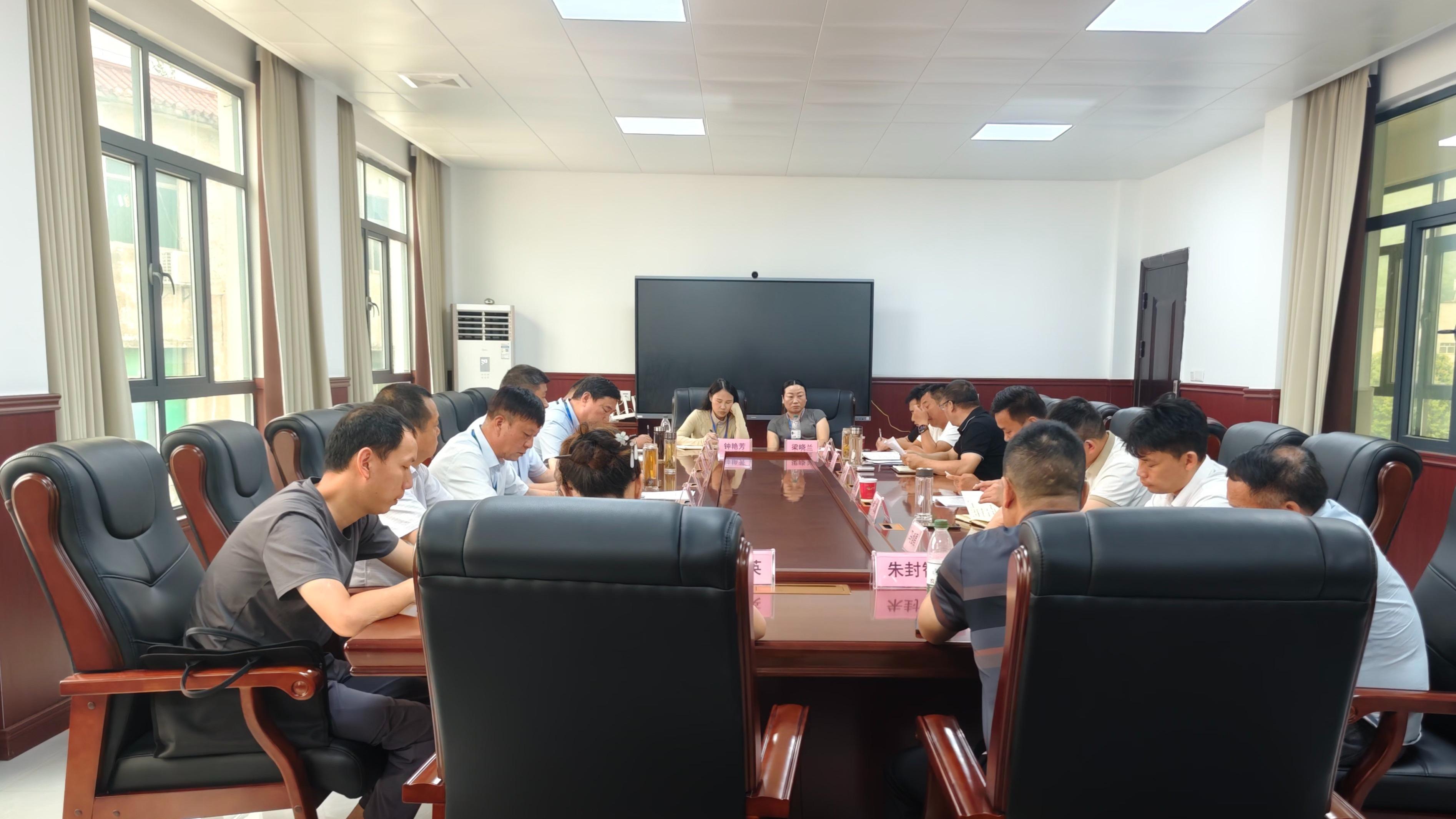 阳新人大代表视察城乡一体化供水工程建设情况