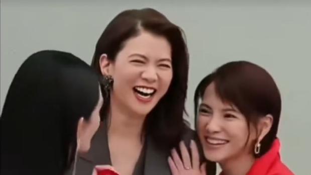 谢娜否认一直拉着袁咏仪说话，乘风直播节奏慢，都是节目组的问题