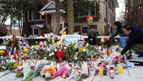 37岁母亲中弹，救护车被挡15分钟，美副总统却说：这是她自找的