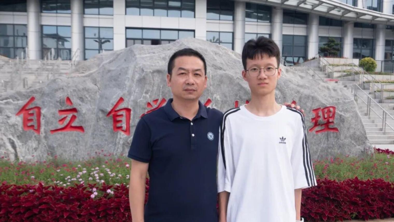 湖北一县中两男孩695分同签清华，学霸经验太完美，多数家长都想错了