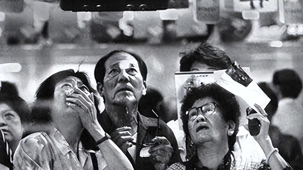 “保不住香港，我们以死谢罪！” 这场金融战的幕后指挥，至今成谜