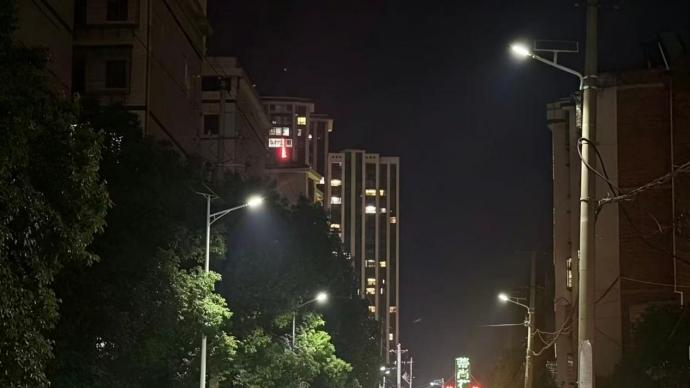 祁东县城市路灯管理所多点位推进路灯升级改造