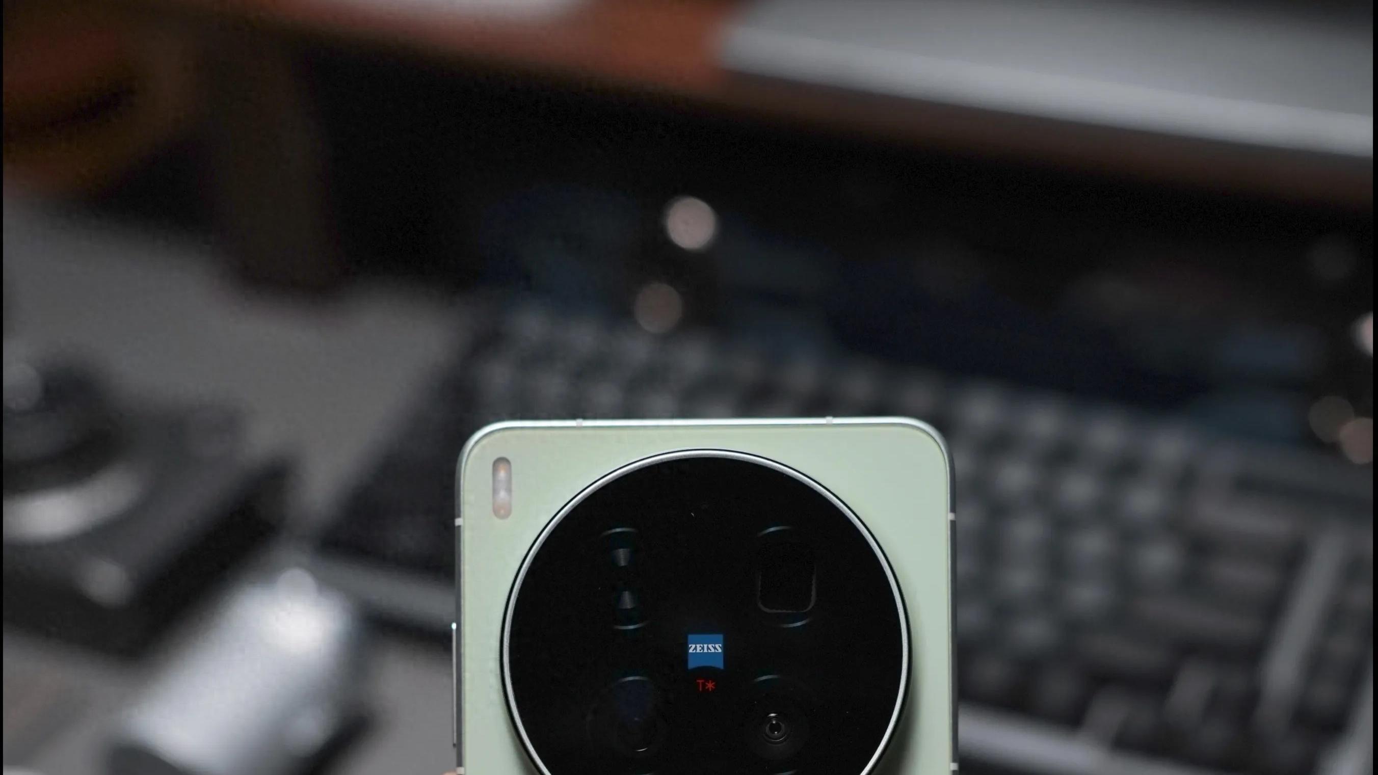 vivo X300 Pro半年降价千元，芯片市场暗流涌动还是用户福利？