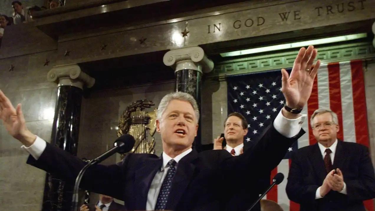 克林顿夫妇豁出去了，要在国会搞现场直播，这是要拉特朗普下水？