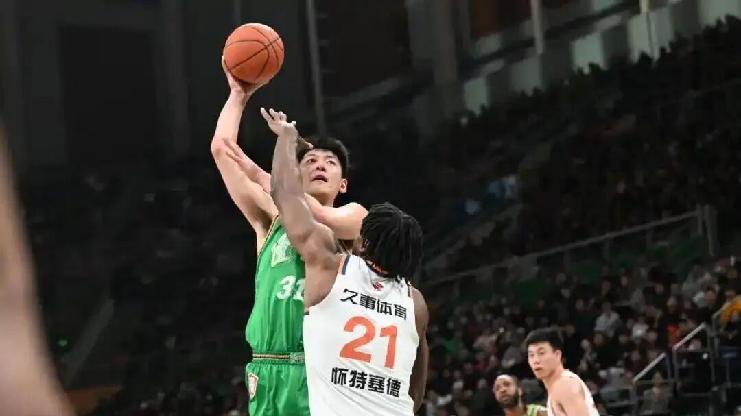 上海队送辽篮4连败！赛后再收3坏2好消息，杨鸣表态让人泪目