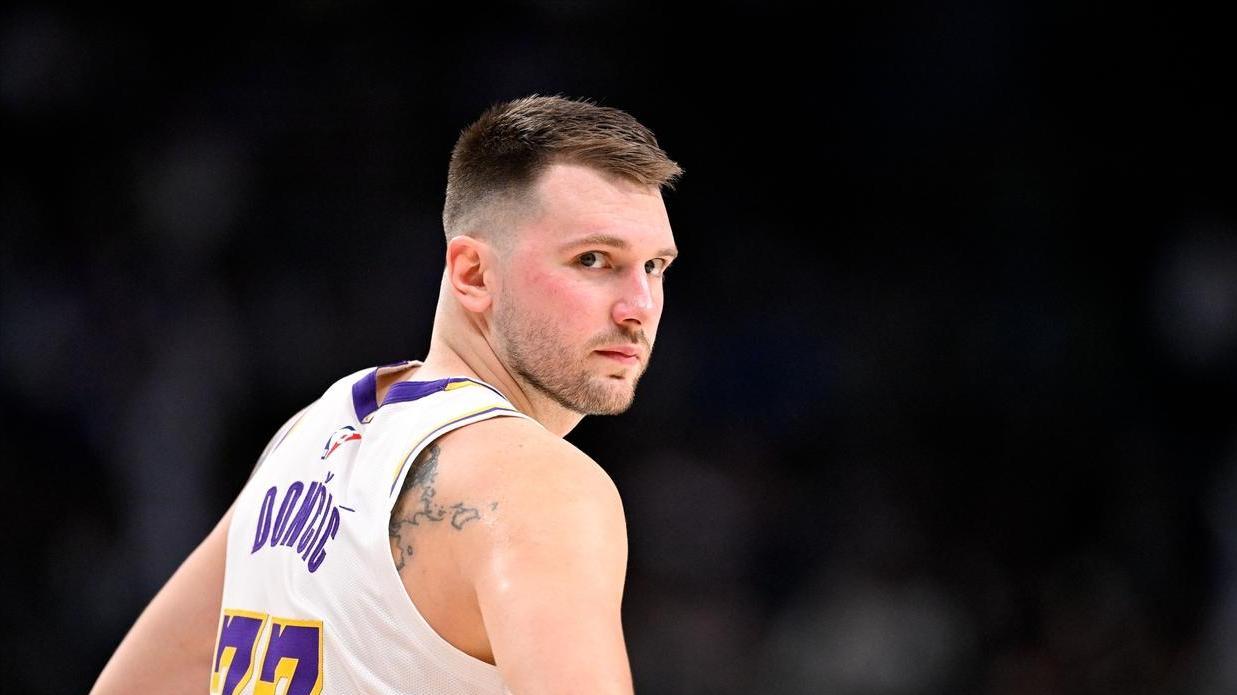 湖人过山车式的胜利，东詹领衔取胜四人组，独行侠球迷反应太真实