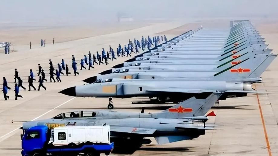 中美俄战机总数比拼：美国13200架，俄3800架，中国达到了多少架？