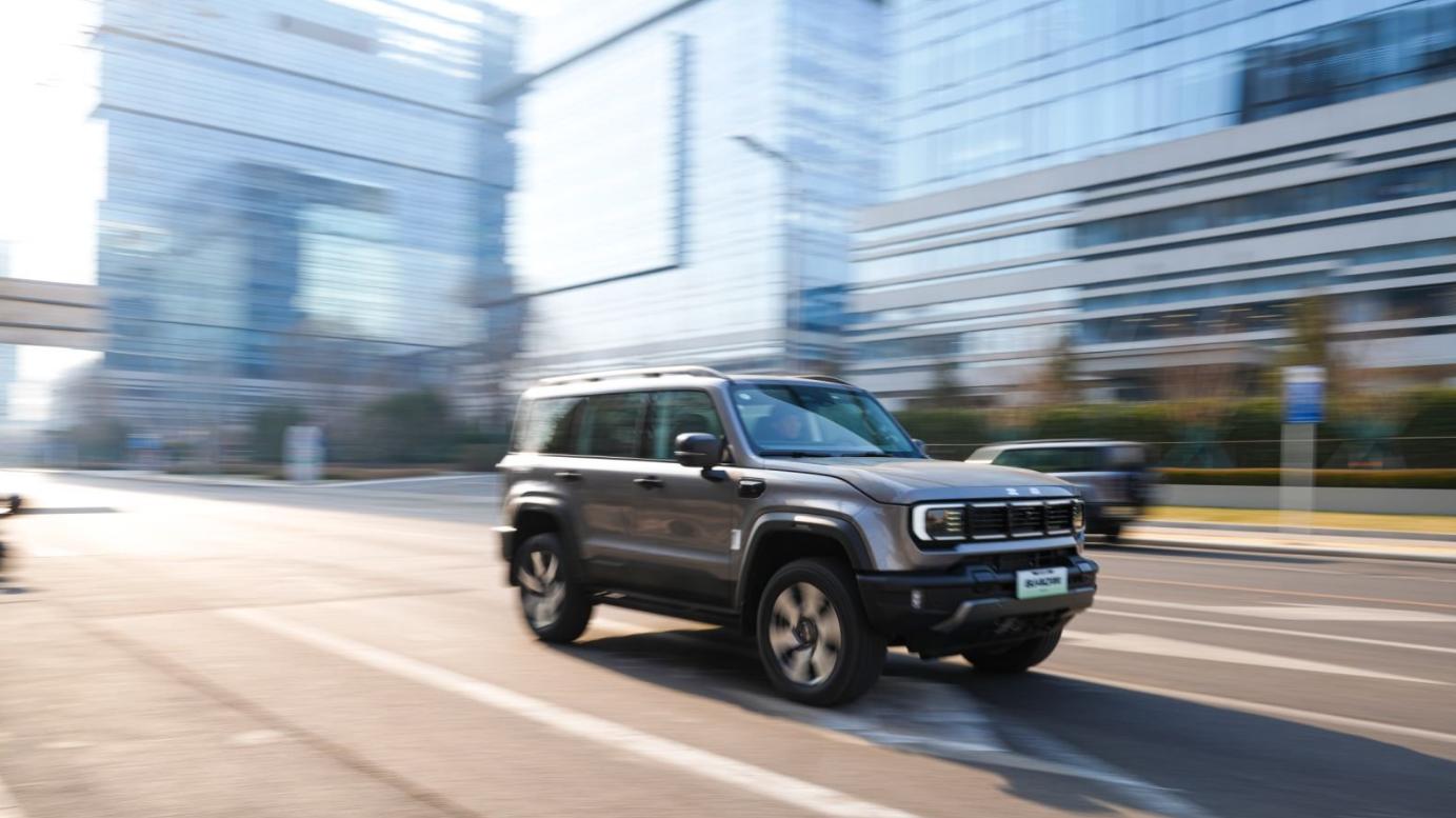 告别里程焦虑，BJ40 增程元境智行版补能系统有多强？