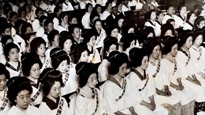 二战期间，日本女人究竟能有多“疯狂”？说出来你可能不信