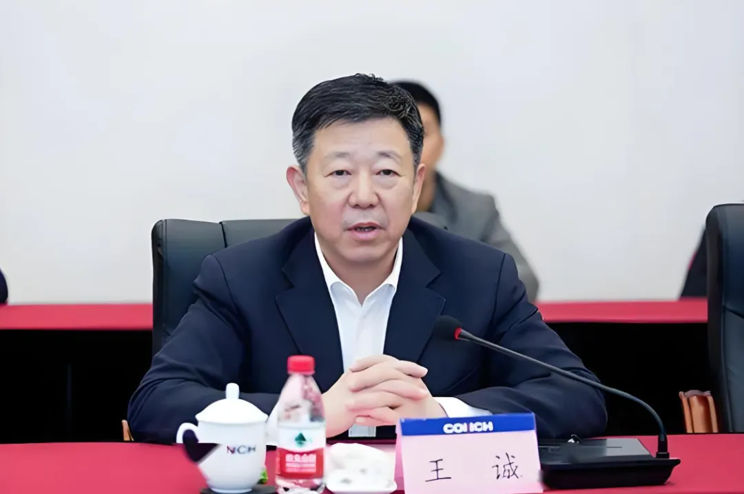 王诚的官场沉浮记：升迁时，饯行酒席排了一个礼拜