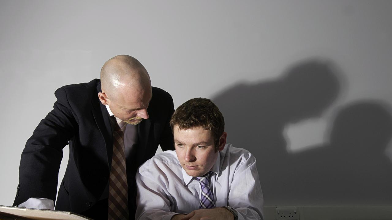 领导一直打压你，不是你犯了什么错，而是你太惯着他了