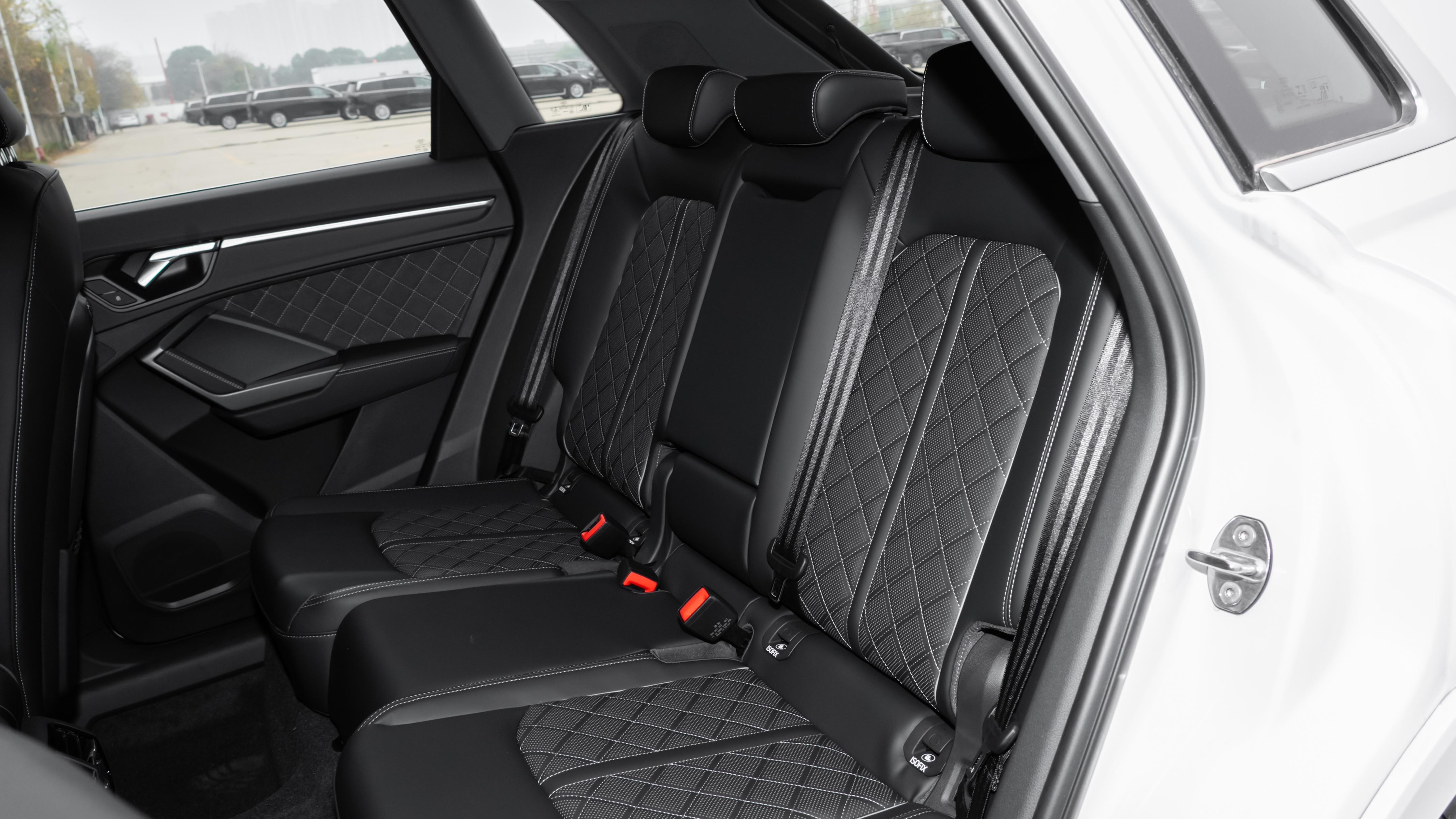 2026款奥迪Q3外观内饰测评：砍掉佛系前脸，换装双联大屏