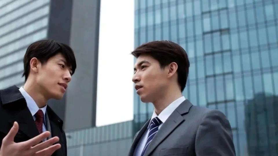 年前借给同事500元，年后他失联辞职，老板的一个举动让全场愣住