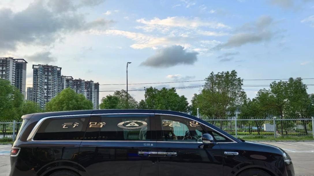 00后买MPV，焕新极氪009还是智界V9？