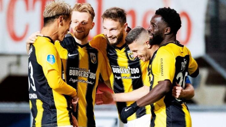 绿茵激战：海伦芬与瓦尔韦克的激情碰撞