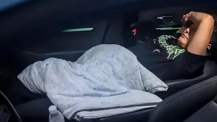 每天只能跑8小时：网约车司机的“防赚钱沉迷系统”来了