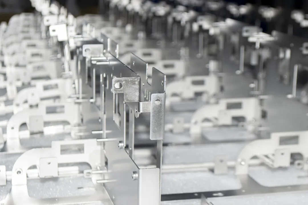 齐乐手板｜钣金工艺解析：特点、流程与常用材料