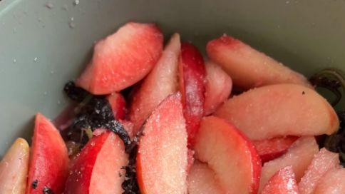 紫苏桃子姜冰脆酸甜，是老街解暑的清新一盅