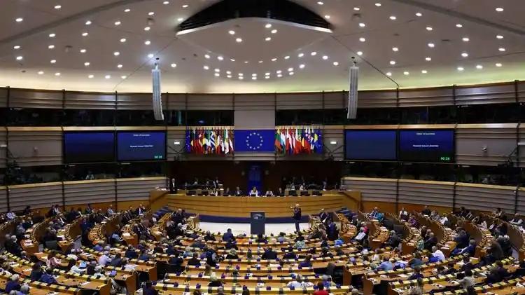 伊朗海峡过路费到账，特朗普下令美军加速扫雷，看来是有些着急了