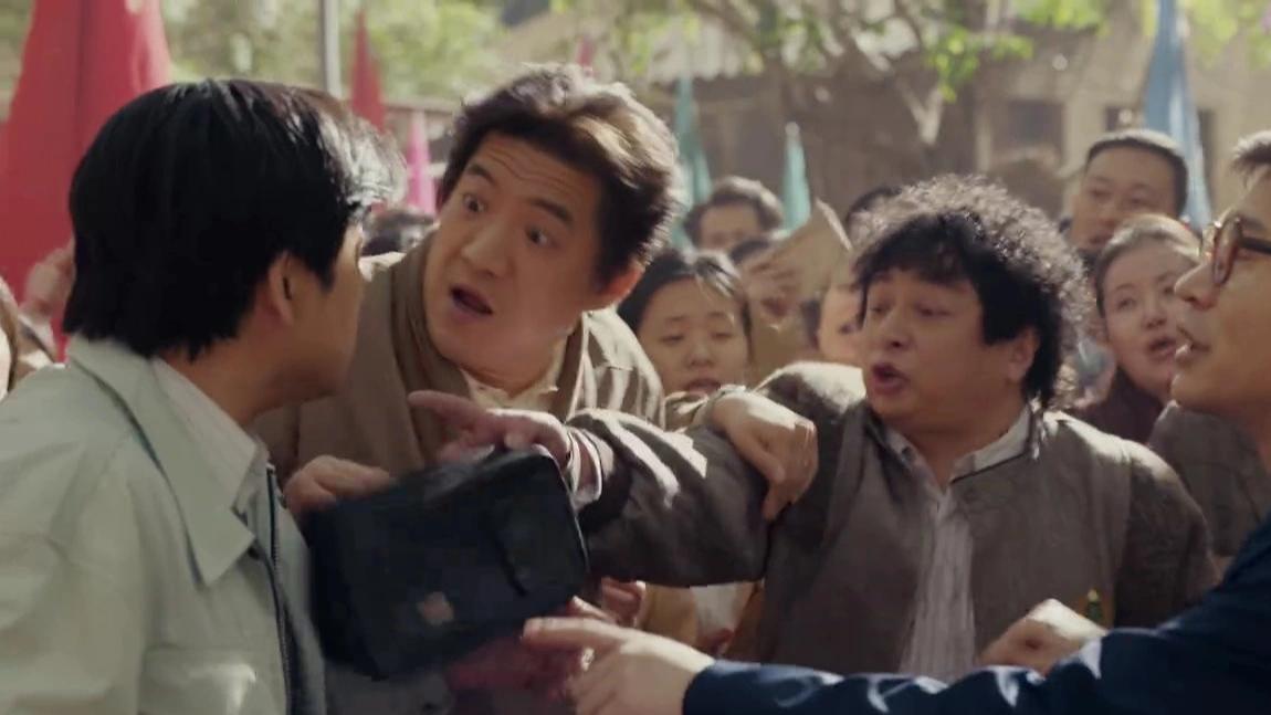 《小城大事》郑德诚被刘丹带人举报，林冬福晕倒，李秋萍太惨了