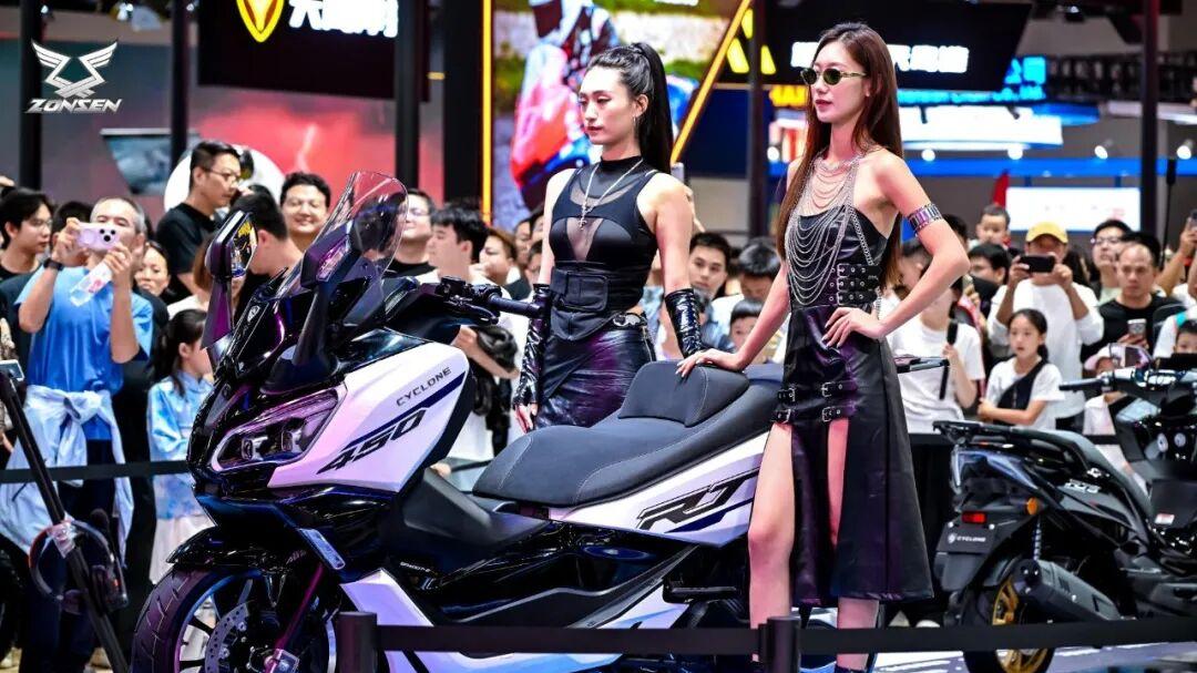 史上最便宜双缸踏板上线，拥有先进配置18升大油箱，支持5年质保