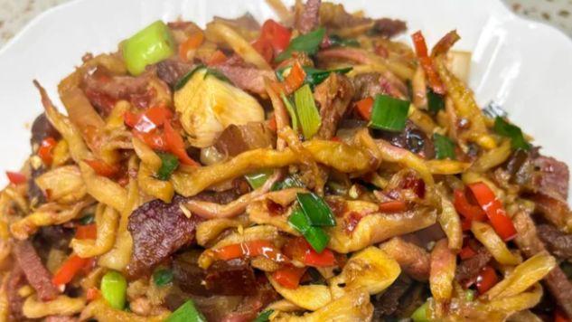 咸香入味越嚼越香，湖南腊肉炒萝卜干太费米饭