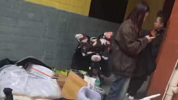 跑个顺风车，七八十公里接乘客，结果行李多到塞不下