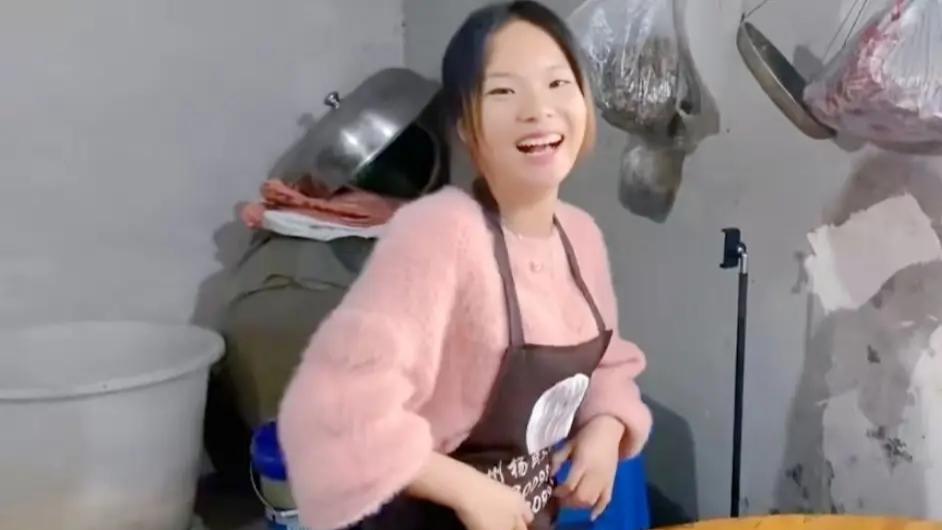 老挝美女啥都不要，甘愿嫁农村穷小子，就看中他结实还会疼人