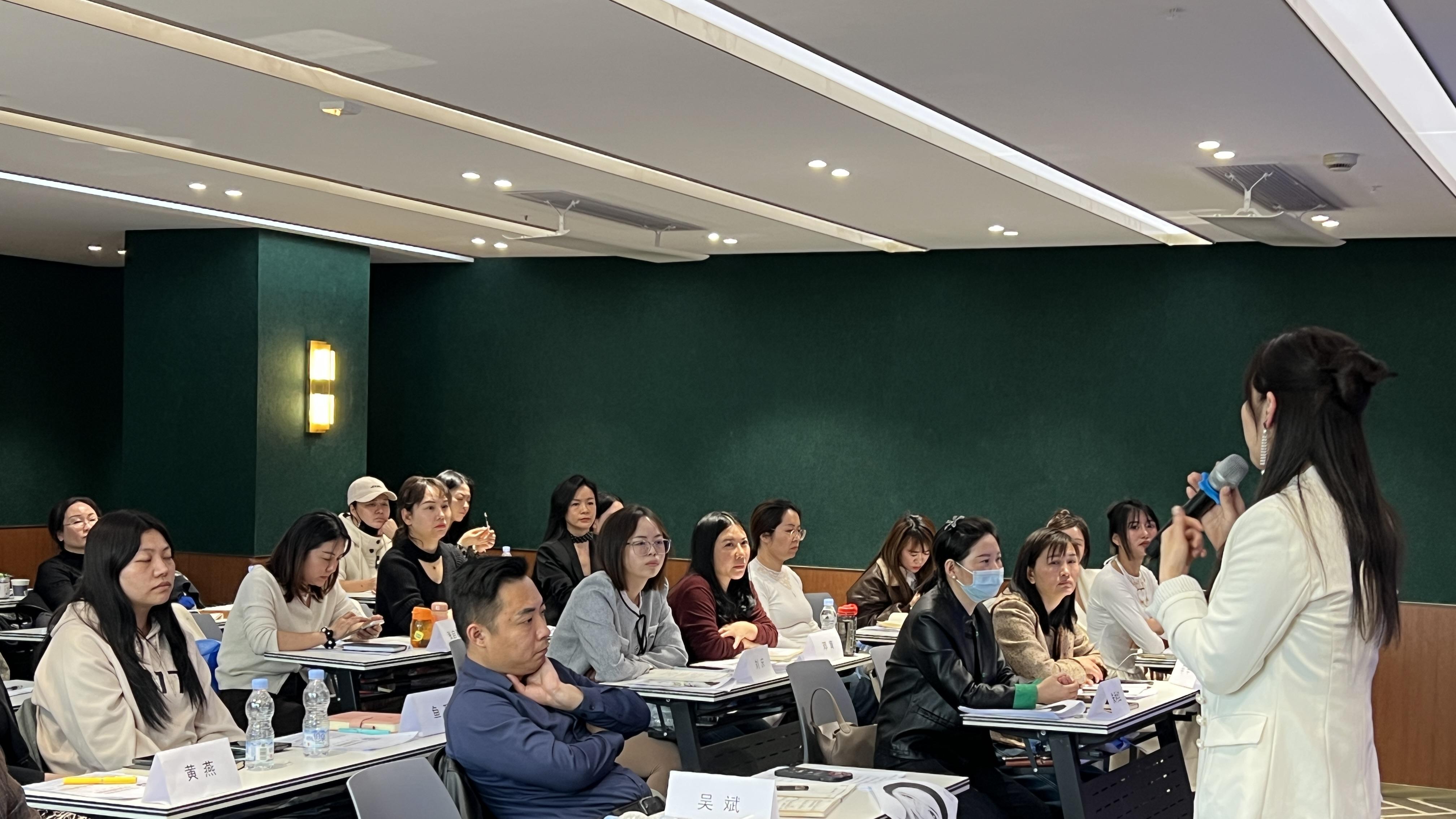 新手小白在医美直播间学习：超实用经验总结