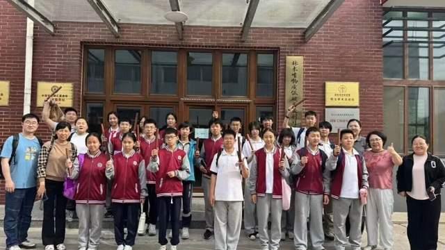 北京市海淀区崛起实验学校学子走进中国林科院木材所