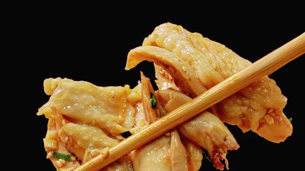 葱油手撕鸡：一淋入魂的夏日清爽硬菜