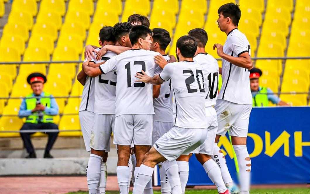 随着日本5: 0，乌兹别克斯坦3: 2，阿联酋2: 0，各组球队最新排名跟着揭晓