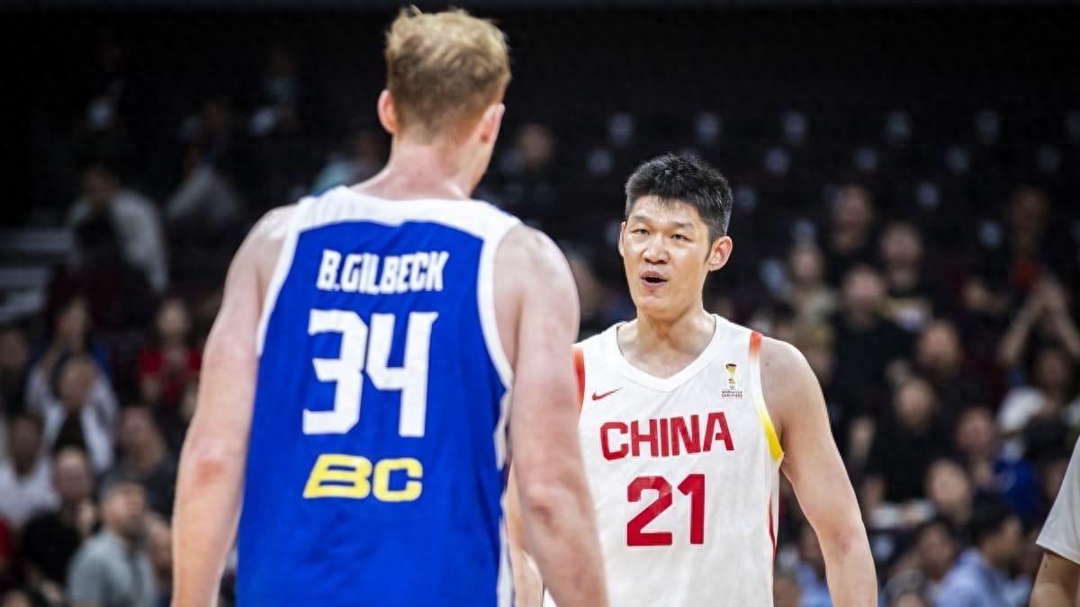 世预赛艰难赢球，中国男篮还是找一个靠谱的归化球员吧