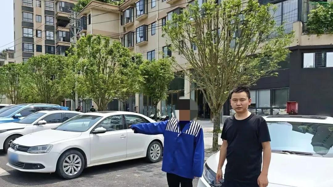 深夜张贴“小卡片”，3人落网！