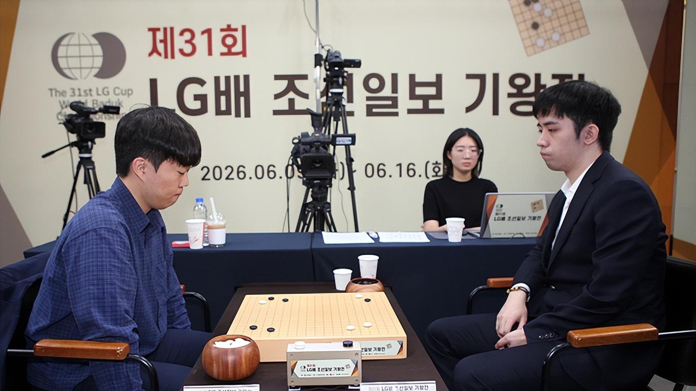 第31届LG杯世界围棋棋王战颁奖：王星昊首度登顶，申旻埈坦言实力不足