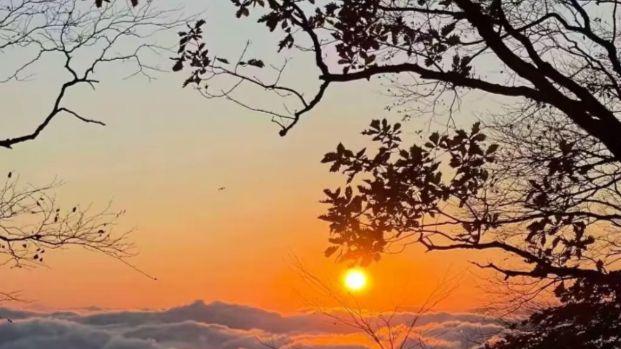 五女山：海拔八百米之上的自然奇观与云海盛宴