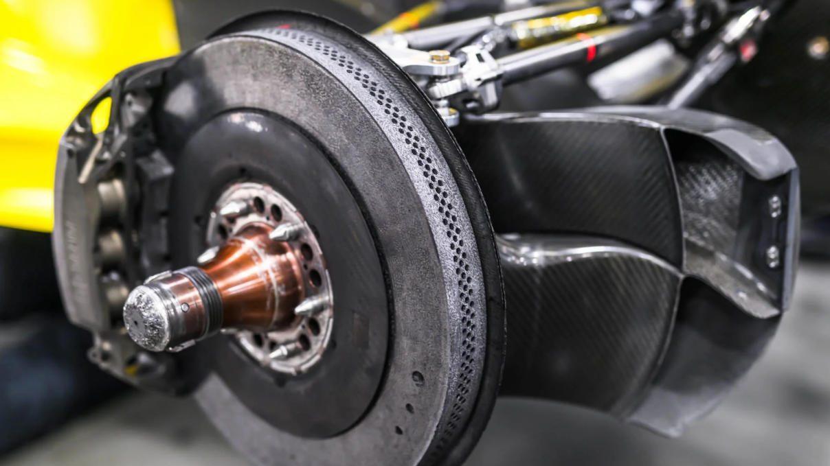 百公里加速1.9秒的三款车，用三种完全不同的刹车