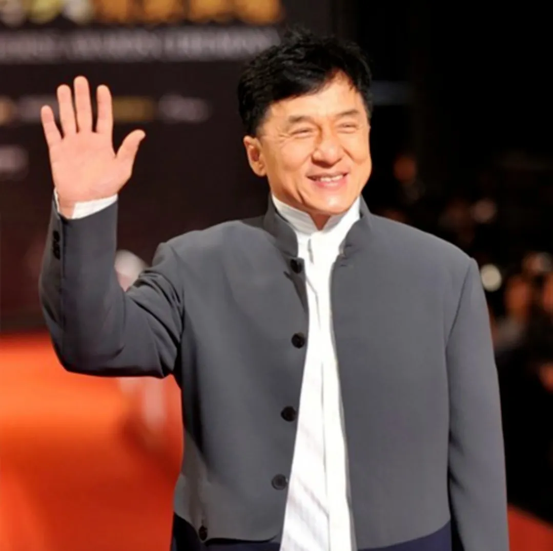 71岁成龙开通小红书吸粉20万，金喜善突然留言，勾起《神话》回忆杀