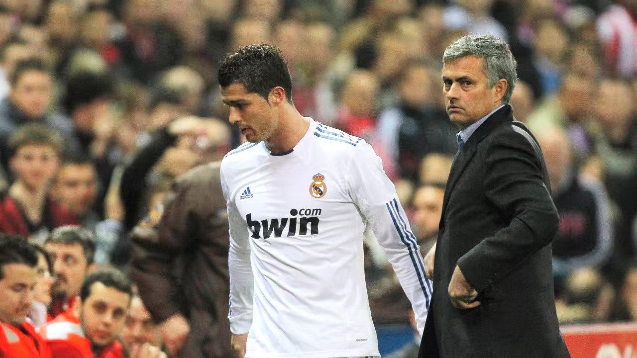 《体育画报》英超历史50大球星出炉：亨利登顶，C罗紧随其后