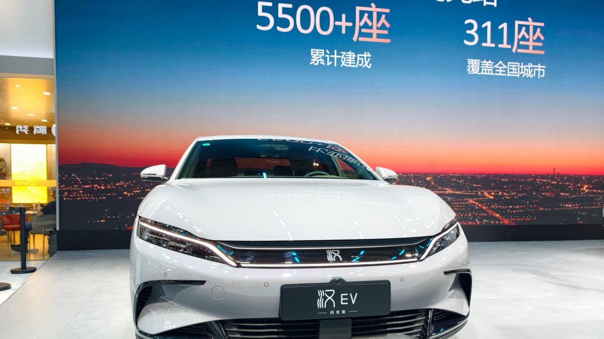 汉EV闪充版17.98万元起售，开启中大型轿车闪充新时代