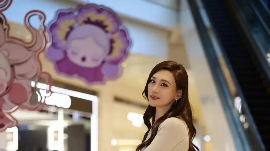 裸色系通勤穿搭公式！沙漏身材日常模板，简约穿出优雅女人味