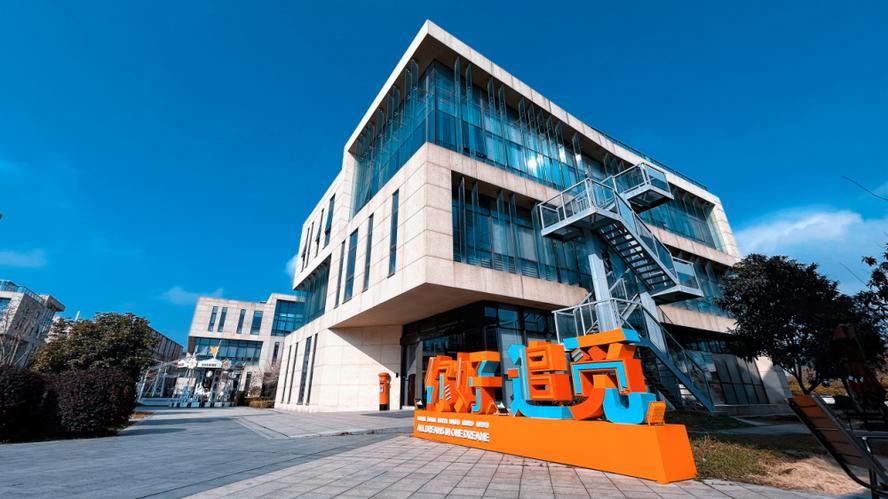 追觅贴脸开大科沃斯，曝光水军雇佣学生发评论“科沃斯T80闭眼入”刷屏