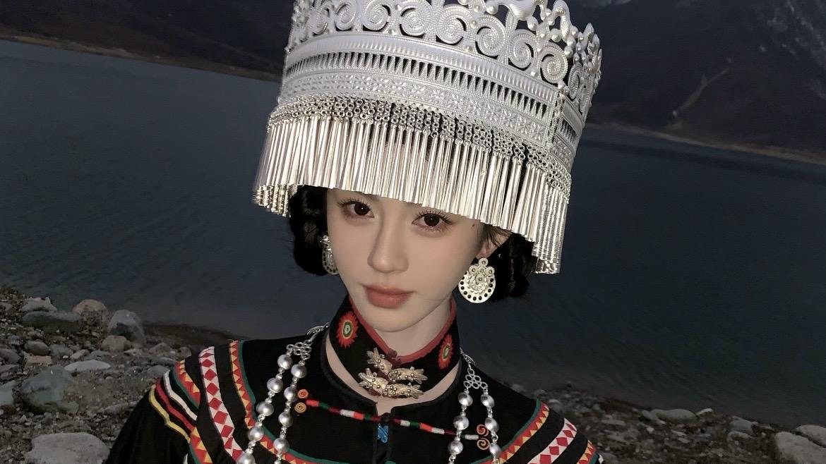 鞠婧祎彝族造型撞款达肤妍代言：传统美学与商业美学的双向奔赴