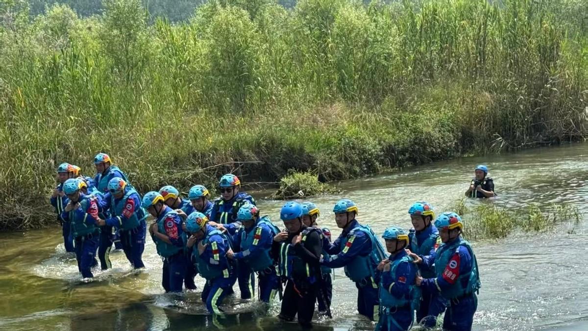 邳州平安志愿者协会苏蓝救援队分会开展夏季水域激流救援专项训练