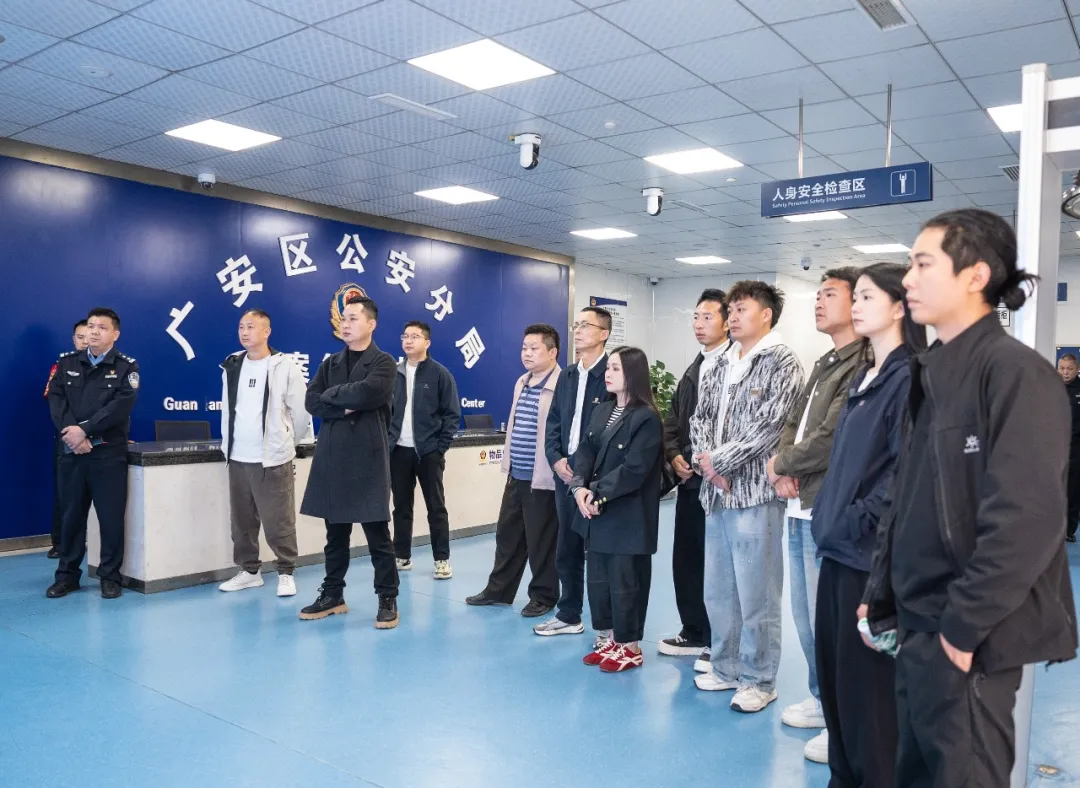 广安区公安分局召开网络自媒体交流座谈会共绘警媒合作新蓝图