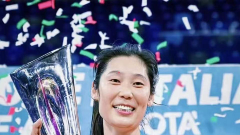 中国女排目前最大的问题是不实事求是！为什么不把朱婷召回国家队打强力接应？