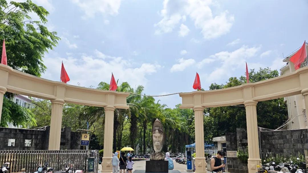 武汉大学取消预约制，海南大学的门，何时向公众敞开？