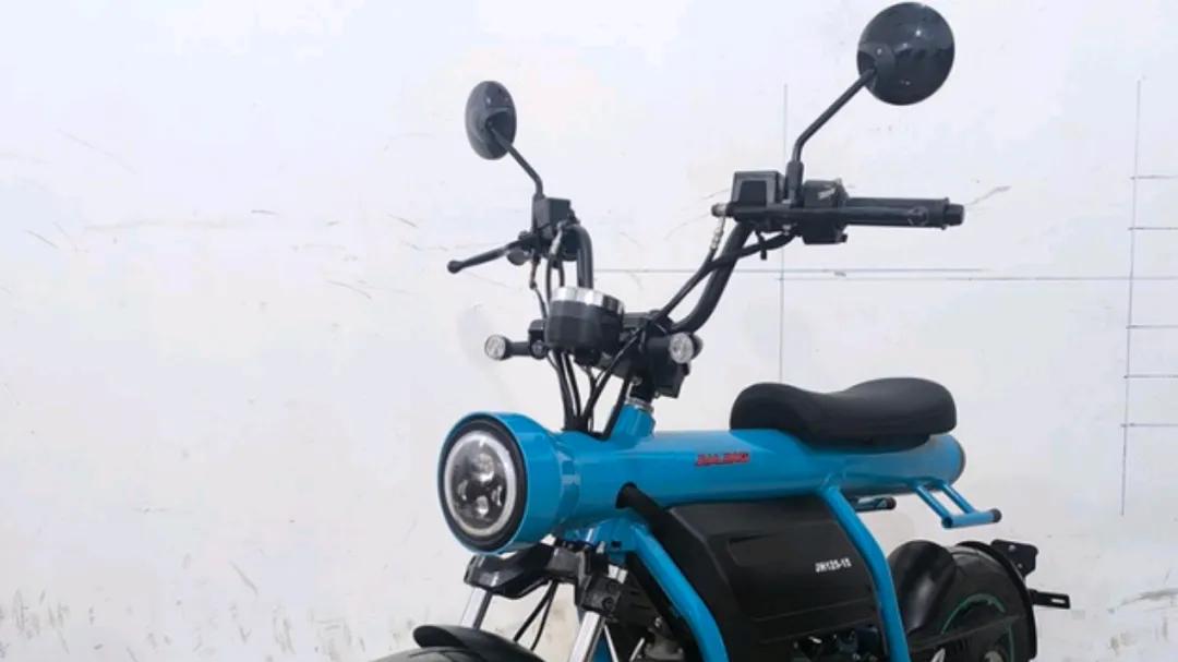 嘉陵毛毛虫mini摩托曝光！自动挡+ABS仅104kg，新手真香还是智商税？